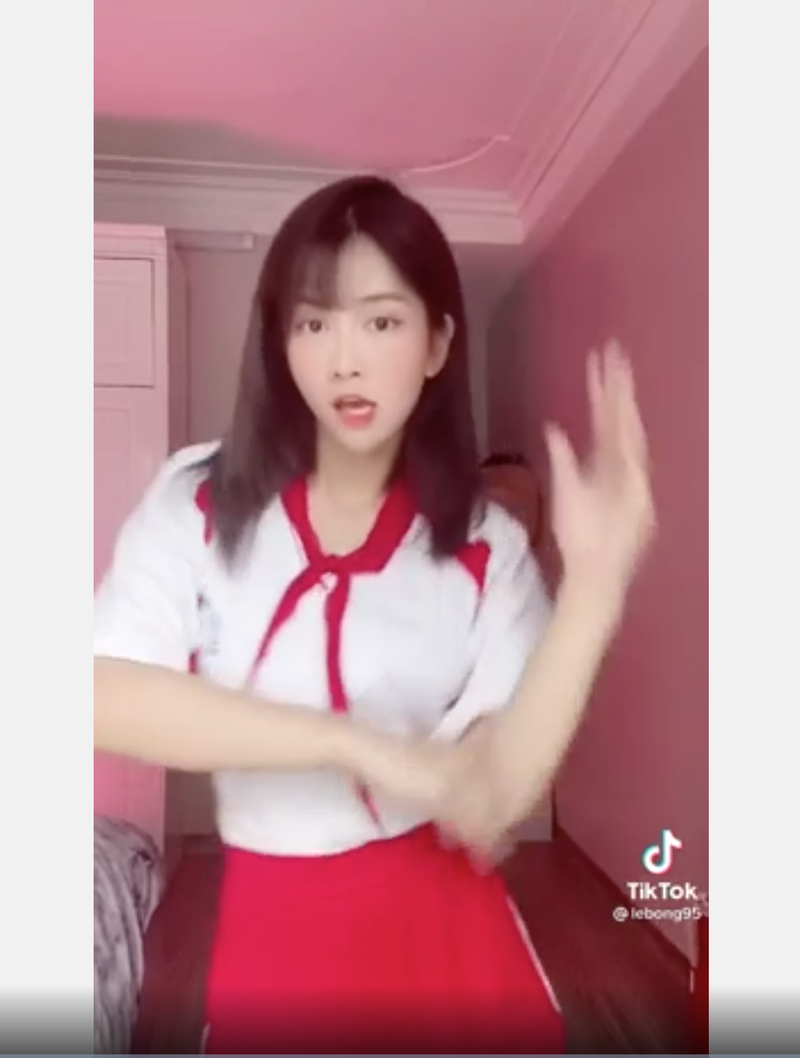 Quay clip uon luoi, Le Bong bi cho rang co tinh thach thuc netizen-Hinh-8