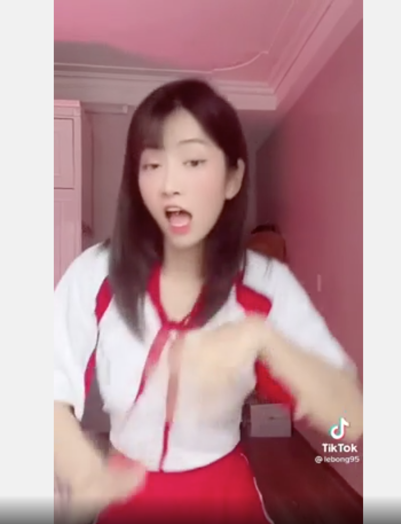 Quay clip uon luoi, Le Bong bi cho rang co tinh thach thuc netizen-Hinh-9