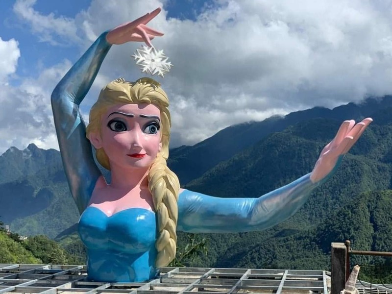 Xuat hien tuong Elsa “phien ban loi” khien netizen xon xao