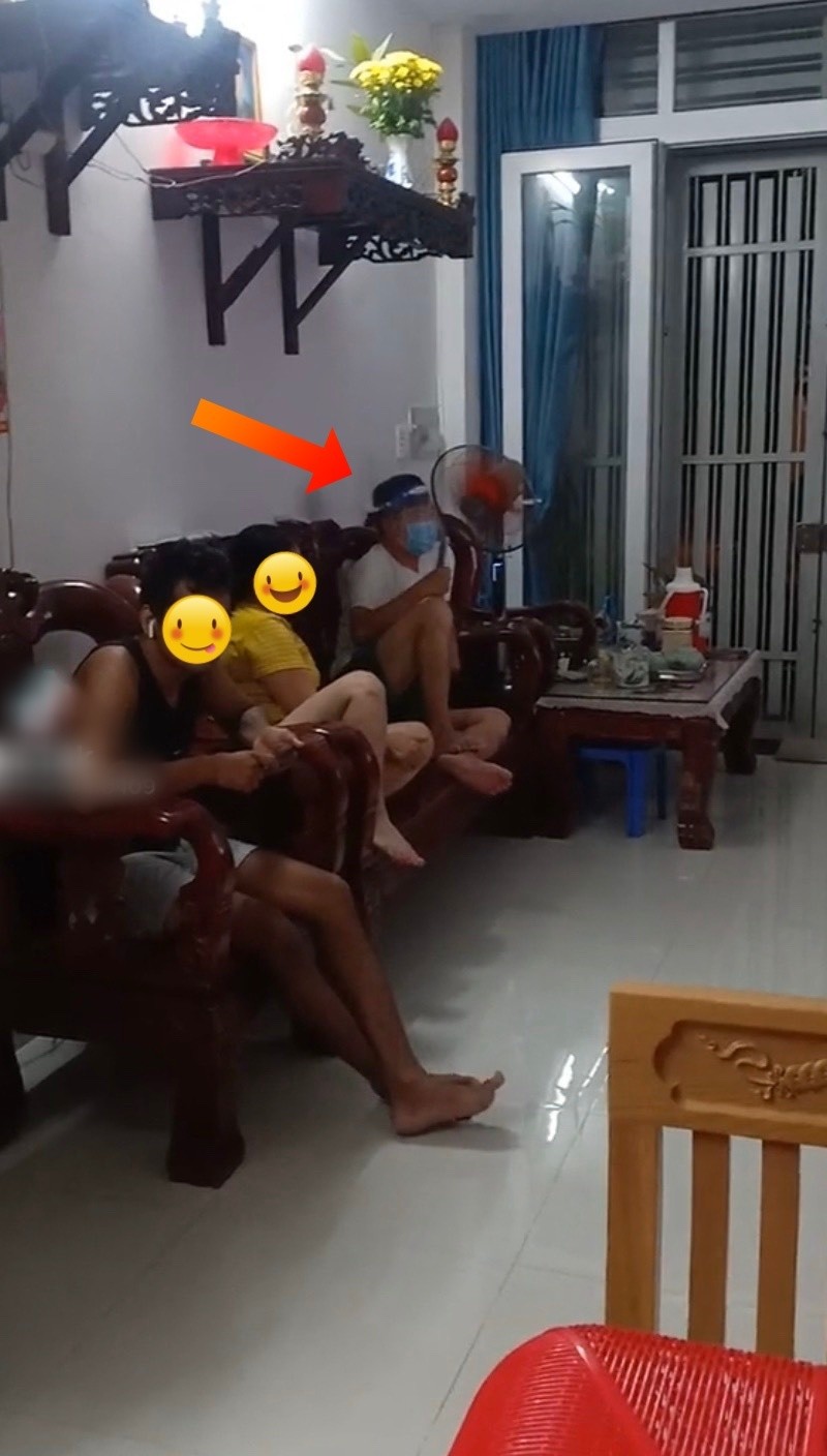 Treo bien khong tiep con chau mua dich, cu ba khien netizen ne phuc-Hinh-11