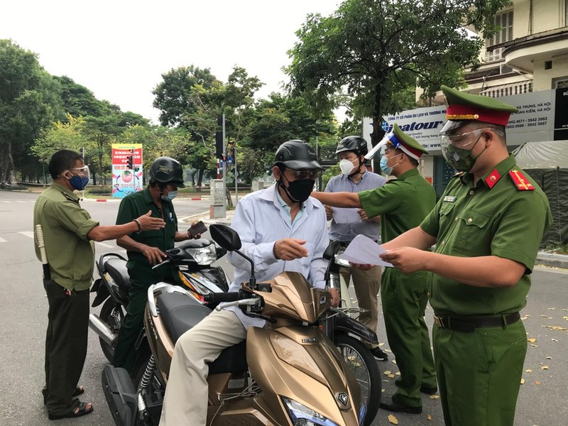 Huyen Dong Anh - Ha Noi ly giai yeu cau ra duong phai kem lich truc