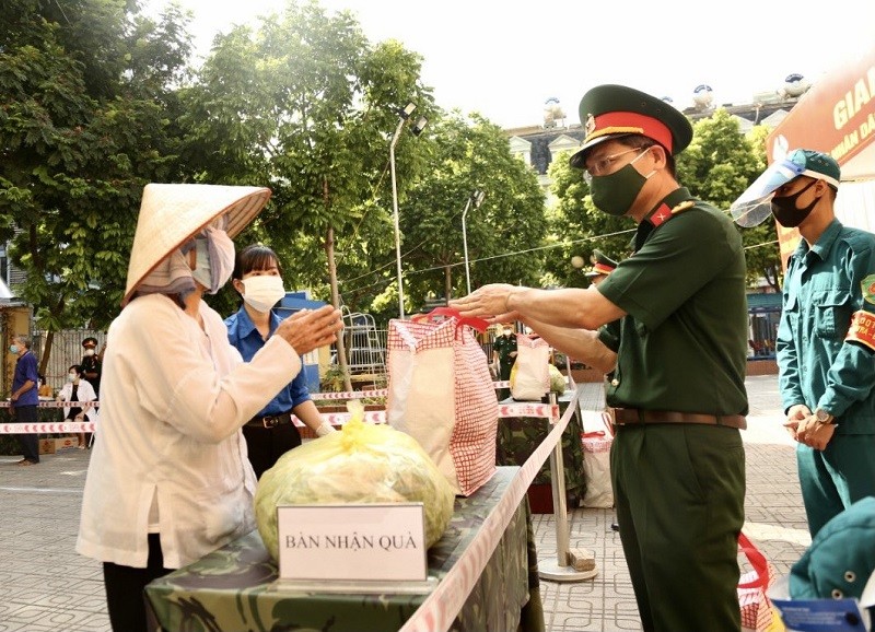 Ha Noi: Am tinh quan dan tu ''Gian hang 0 dong'' cua nguoi linh-Hinh-2