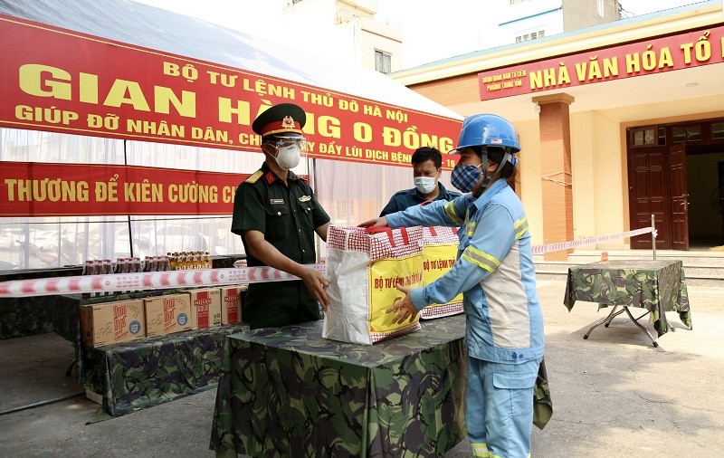 Ha Noi: Am tinh quan dan tu ''Gian hang 0 dong'' cua nguoi linh