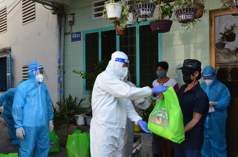 Vung Tau trao 3.000 tui an sinh cho nguoi dan khu vuc phong toa