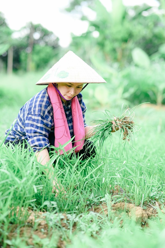 Nam sinh chup bo anh ve me khien dan mang 