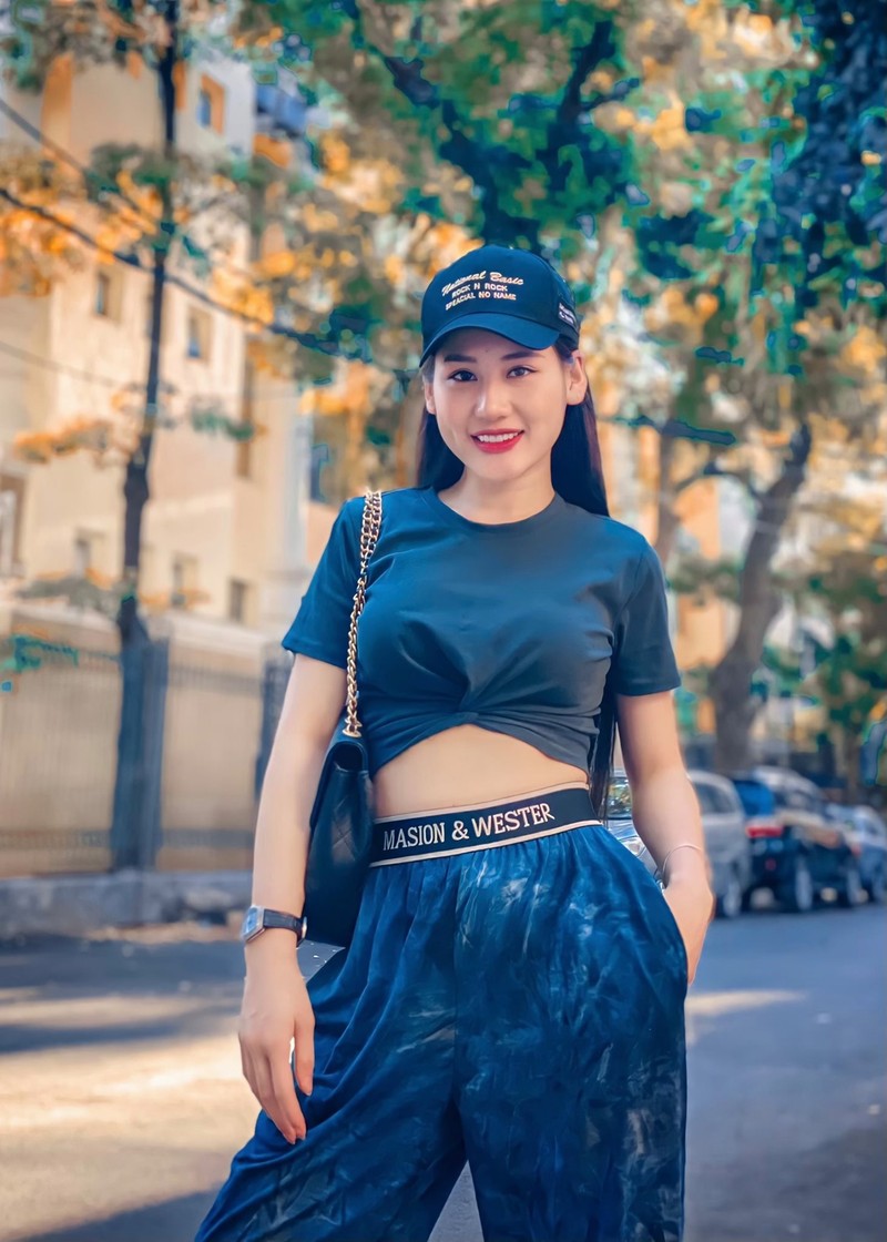 Coi bo dong phuc, “hot girl quan nhan” lo sac voc nong bong-Hinh-5