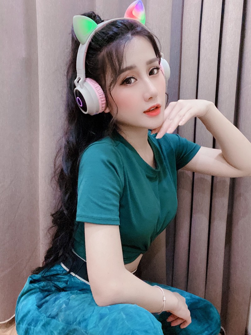 Coi bo dong phuc, “hot girl quan nhan” lo sac voc nong bong-Hinh-9