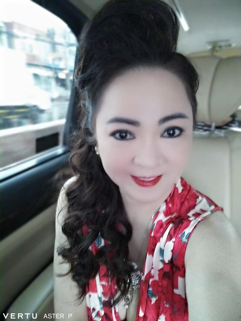 Selfie tram cai nhu mot, ba Phuong Hang tung duoc “cau IT” gop y-Hinh-3