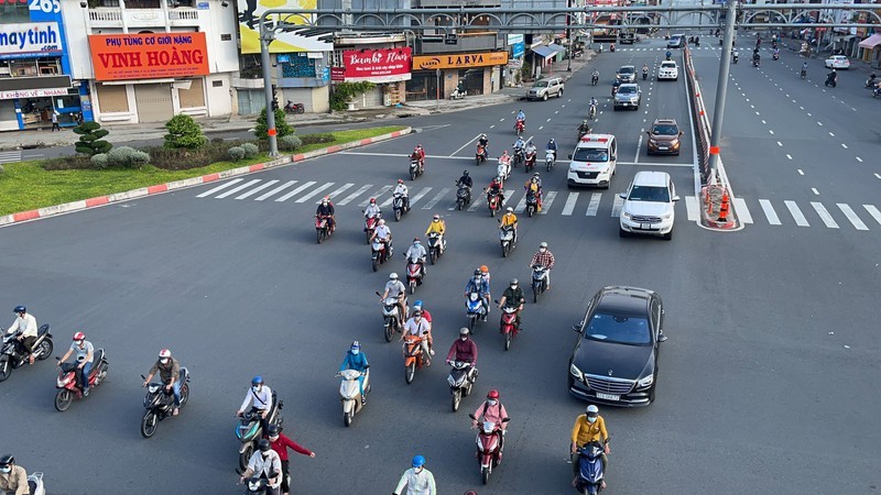 Xe buyt, taxi, xe cong nghe, xe du lich... o TP HCM se chay lai tu ngay 5/10