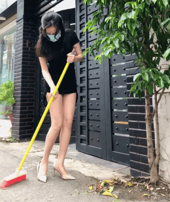 Quet rac cung quyen ru, ba Tung nhan loi khen dai ca cay so-Hinh-5