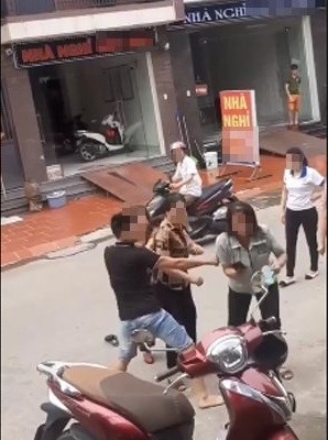 Loat phi vu danh ghen noi khap coi mang khien netizen bang hoang-Hinh-9