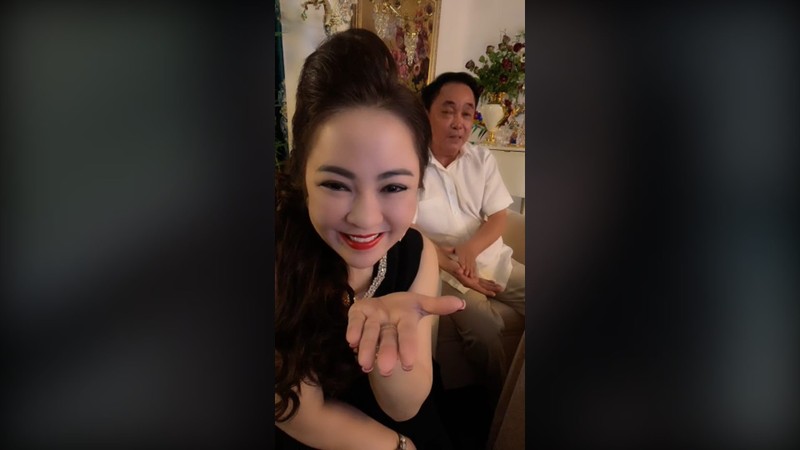 Ba Phuong Hang lam netizen thich thu voi “ro” bieu cam la-Hinh-7