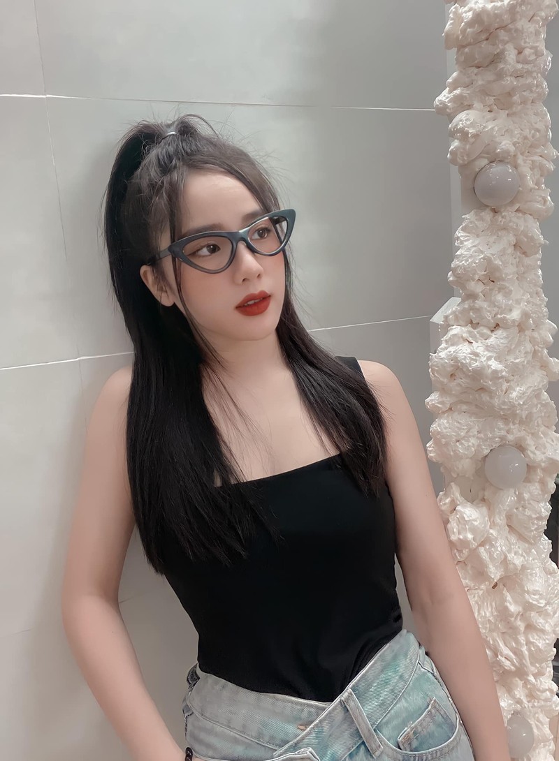 Nu sinh Thuy Loi thu hut anh nhin du chang cuoi khi chup anh-Hinh-4