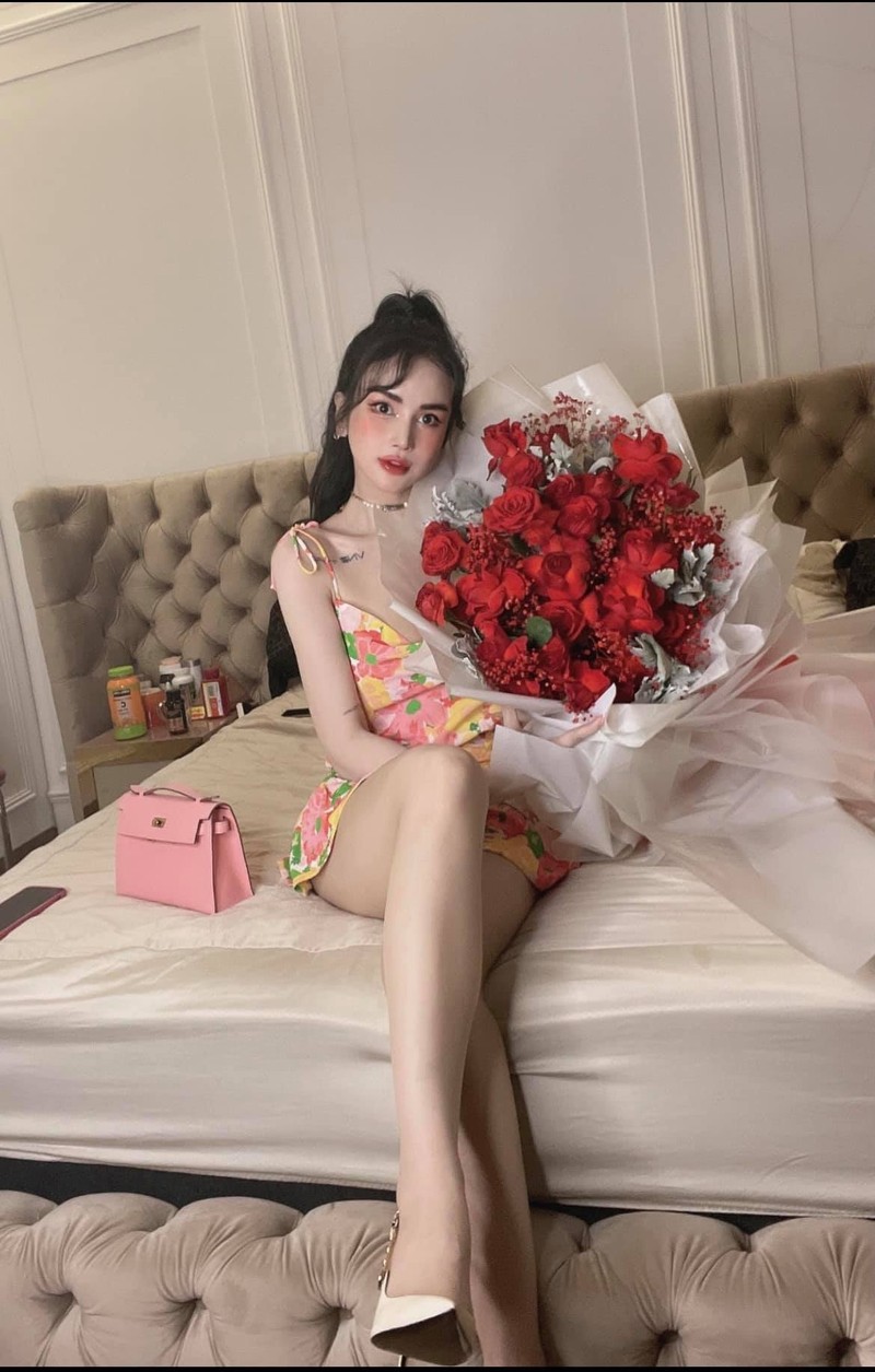 Lo nhan sac hot girl bo 100 trieu mua xe may tang nguoi ngheo-Hinh-4