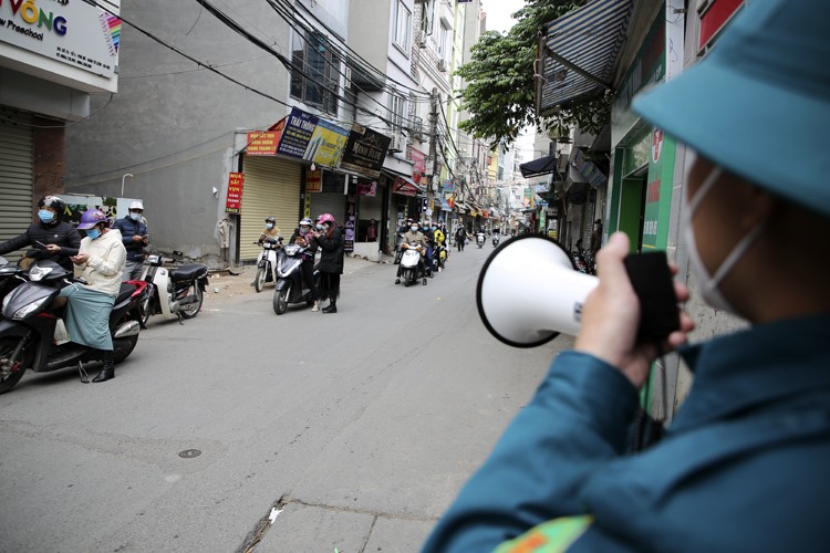 Ha Noi: So ca nhiem tang cao, phuong Phu Do lap chot kiem soat-Hinh-10