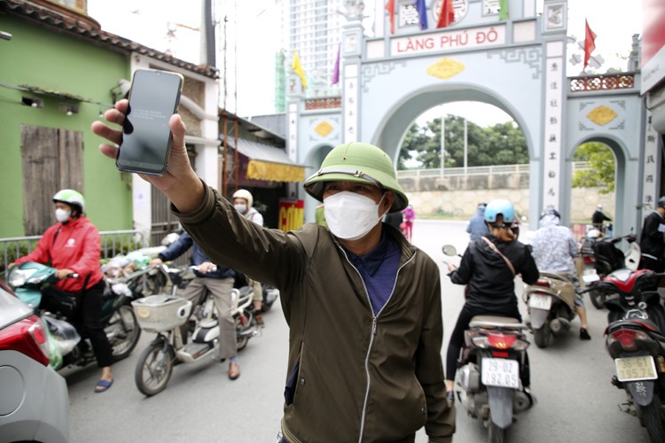 Ha Noi: So ca nhiem tang cao, phuong Phu Do lap chot kiem soat-Hinh-7