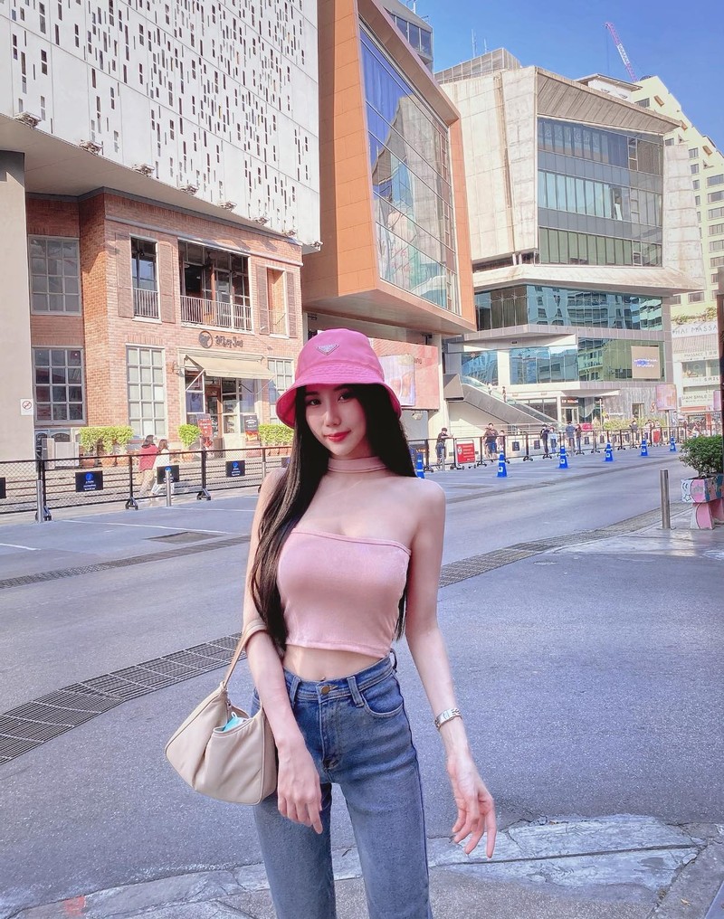 Hot girl xu Chua Vang “dot mat” netizen nho phong cach goi cam-Hinh-12