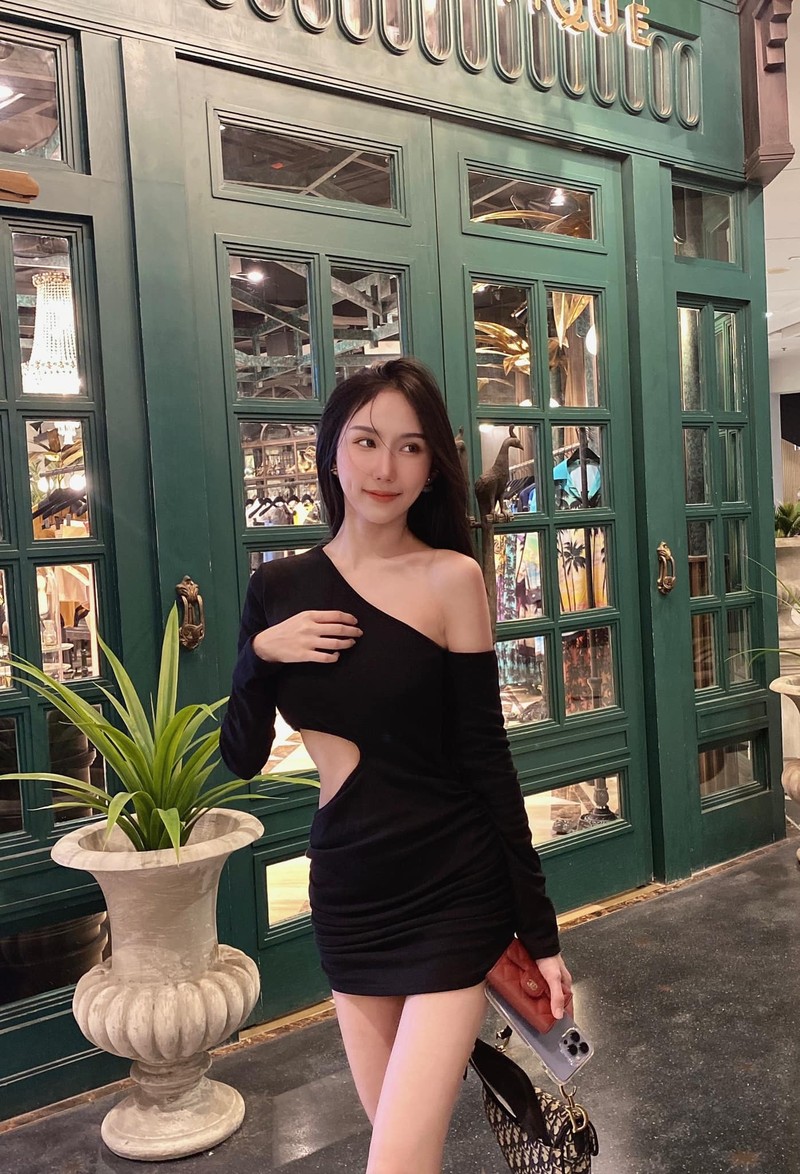 Hot girl xu Chua Vang “dot mat” netizen nho phong cach goi cam-Hinh-5