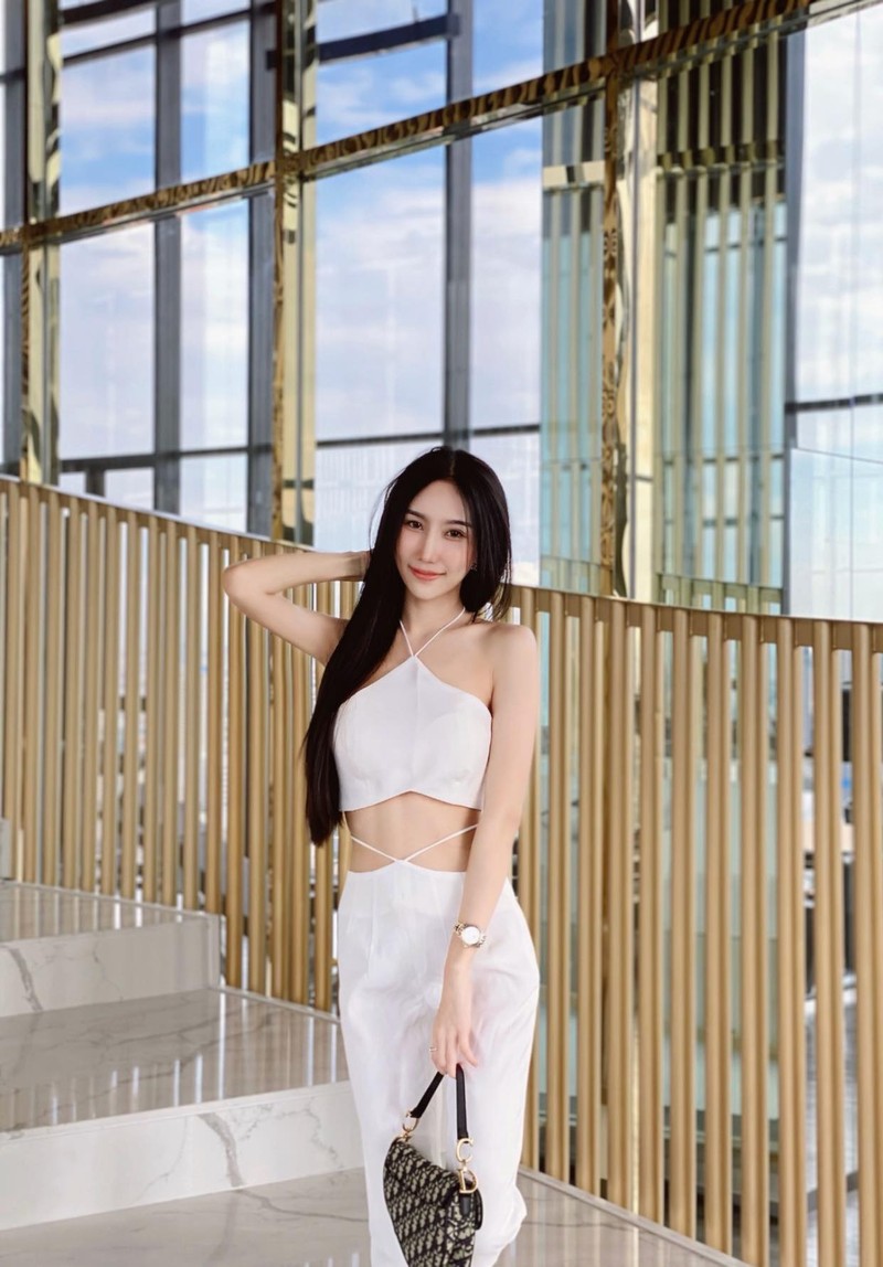 Hot girl xu Chua Vang “dot mat” netizen nho phong cach goi cam-Hinh-6