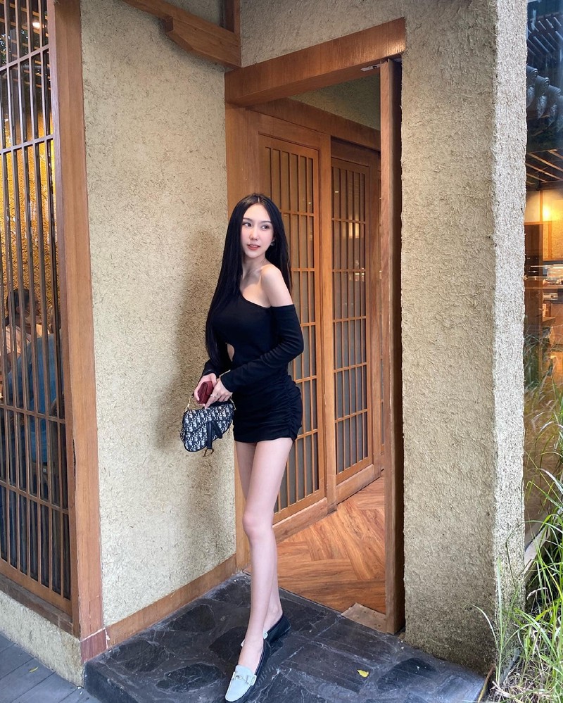 Hot girl xu Chua Vang “dot mat” netizen nho phong cach goi cam
