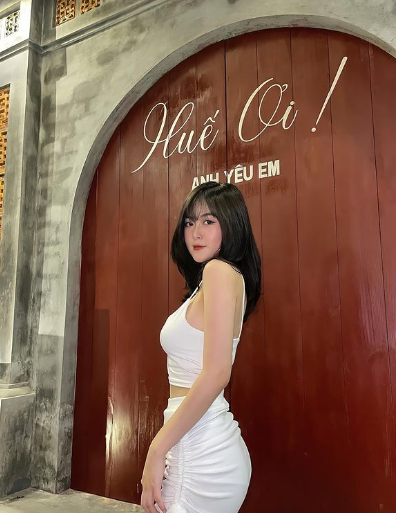 Danh tinh hot girl xu Hue lo anh doi thuong goi cam het nac-Hinh-9