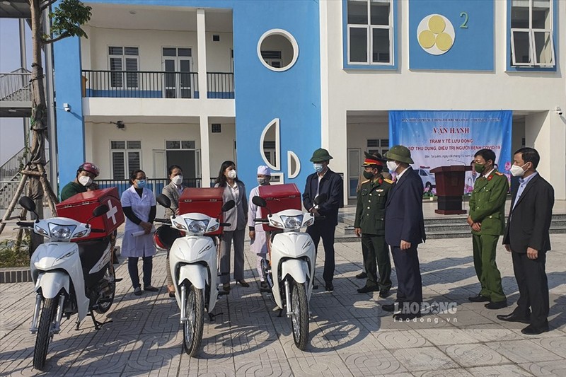 Ha Noi: Xe may gan tu thuoc luu dong khap ngo ngach ho tro F0, F1 tai nha-Hinh-3