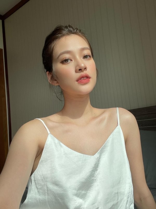 Sau sinh, hot girl Truong Hoang Mai Anh lo mat moc khong ti vet-Hinh-6