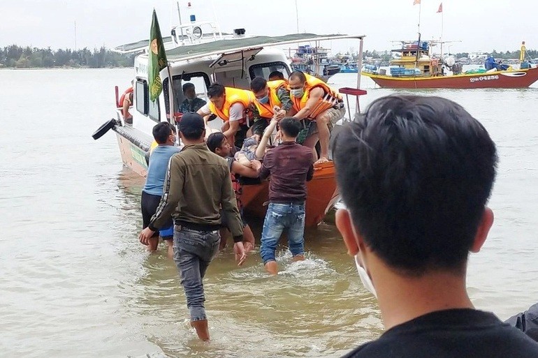 Vu chim ca no du lich: 8 nan nhan nguoi Ha Noi deu la ho hang