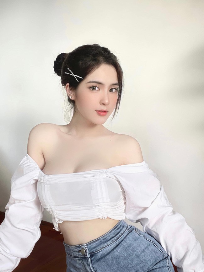 Hai hot girl Viet so huu duong cong “sieu thuc” don tim may rau-Hinh-2