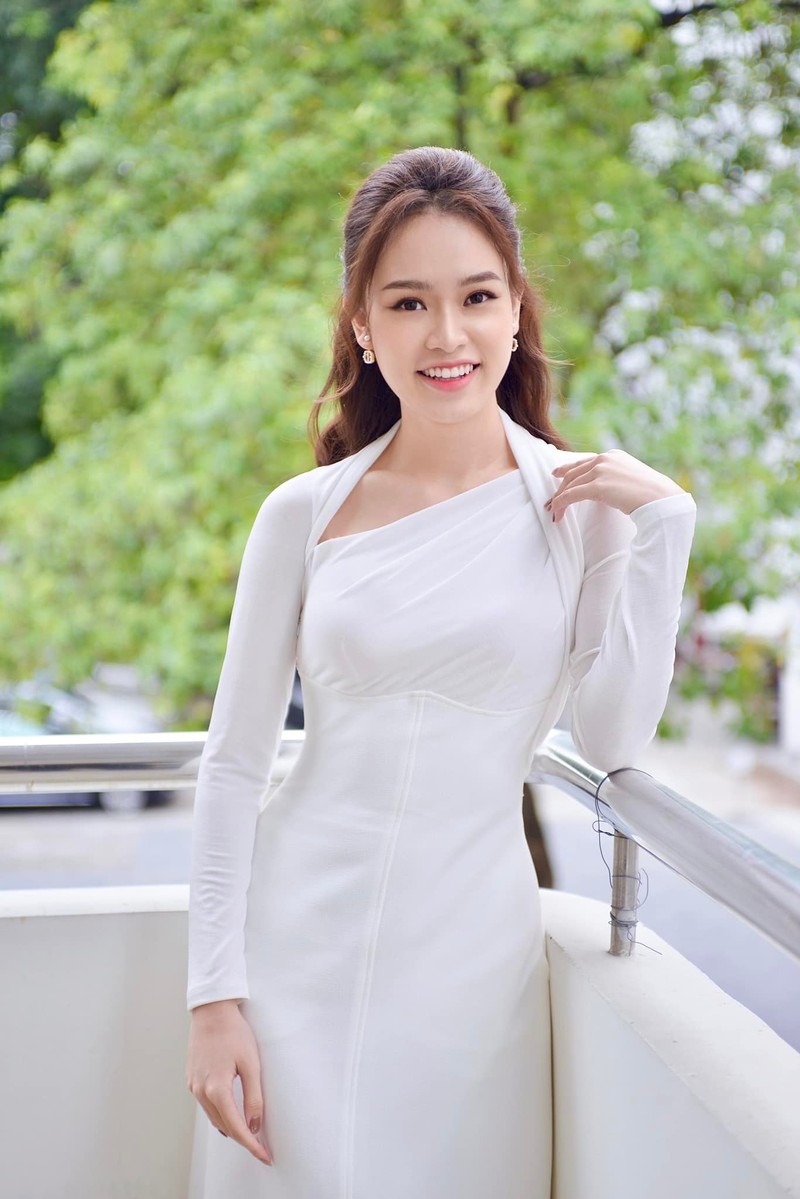 Ba nu giang vien cu len giang duong la khien sinh vien xon xao-Hinh-11