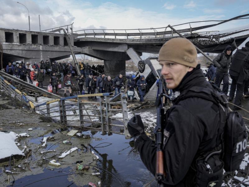 Moscow: Ukraine can tro so tan dan thuong sang Nga