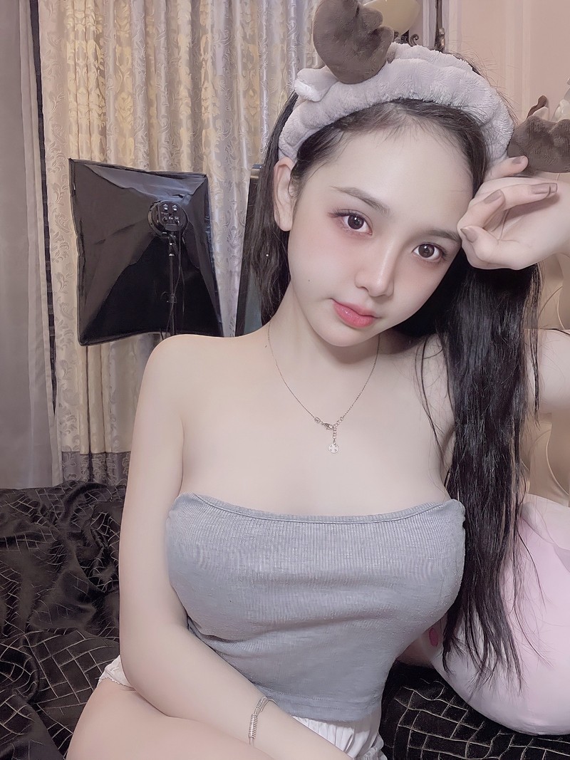 Hai hot girl tung noi nhu con tu thoi cap 2 gio ra sao?-Hinh-8