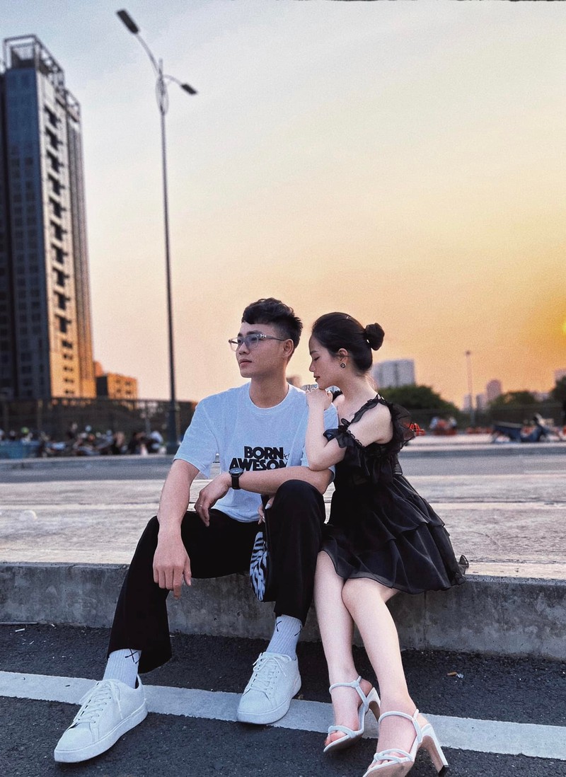 Sau cầu hôn tình cũ Quang Hải lộ ảnh cưới với bạn trai mới