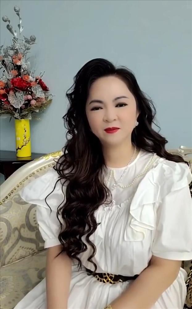 Netizen soi nhan sac that trai nguoc anh tu dang cua ba Phuong Hang-Hinh-10