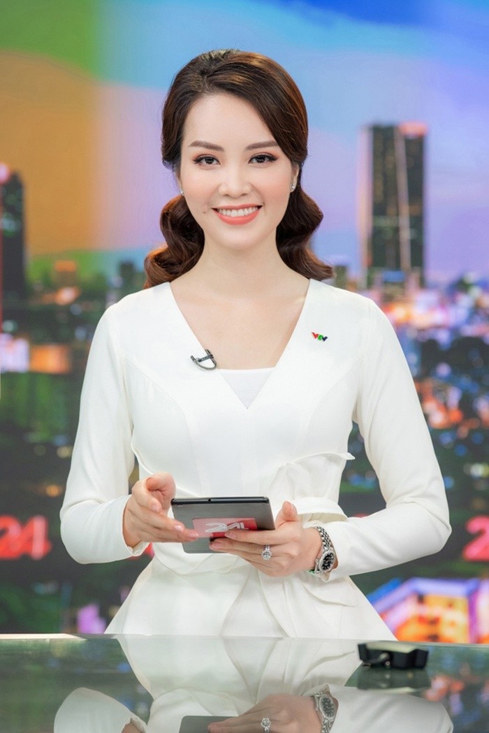 Xinh dep chua du, dan MC VTV con so huu cuoc song sang chanh-Hinh-6