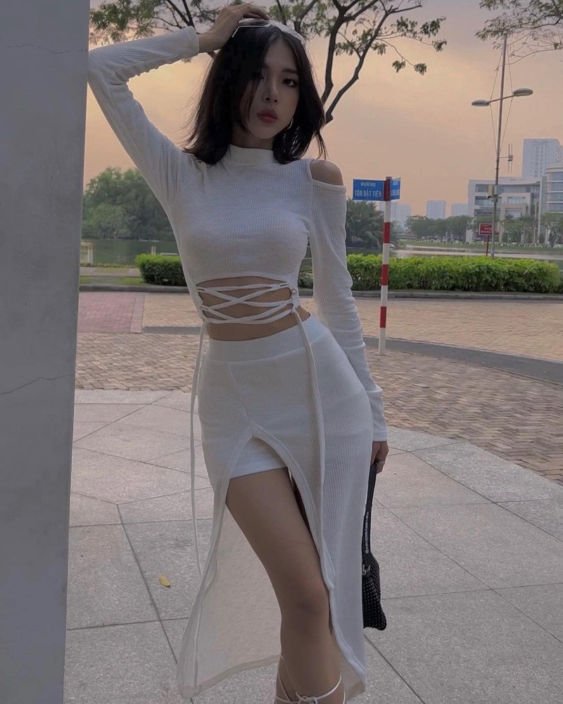 Hot girl Sai thanh tung bi don “cat xuong suon” de co eo 51cm-Hinh-6