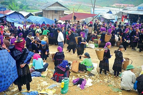 Den Dien Bien Phu, gioi tre nho ghe qua nhung diem tham quan nay-Hinh-9