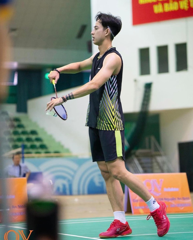 Ngoai hinh hut mat cua “hoang tu cau long” tai SEA Games 31-Hinh-2