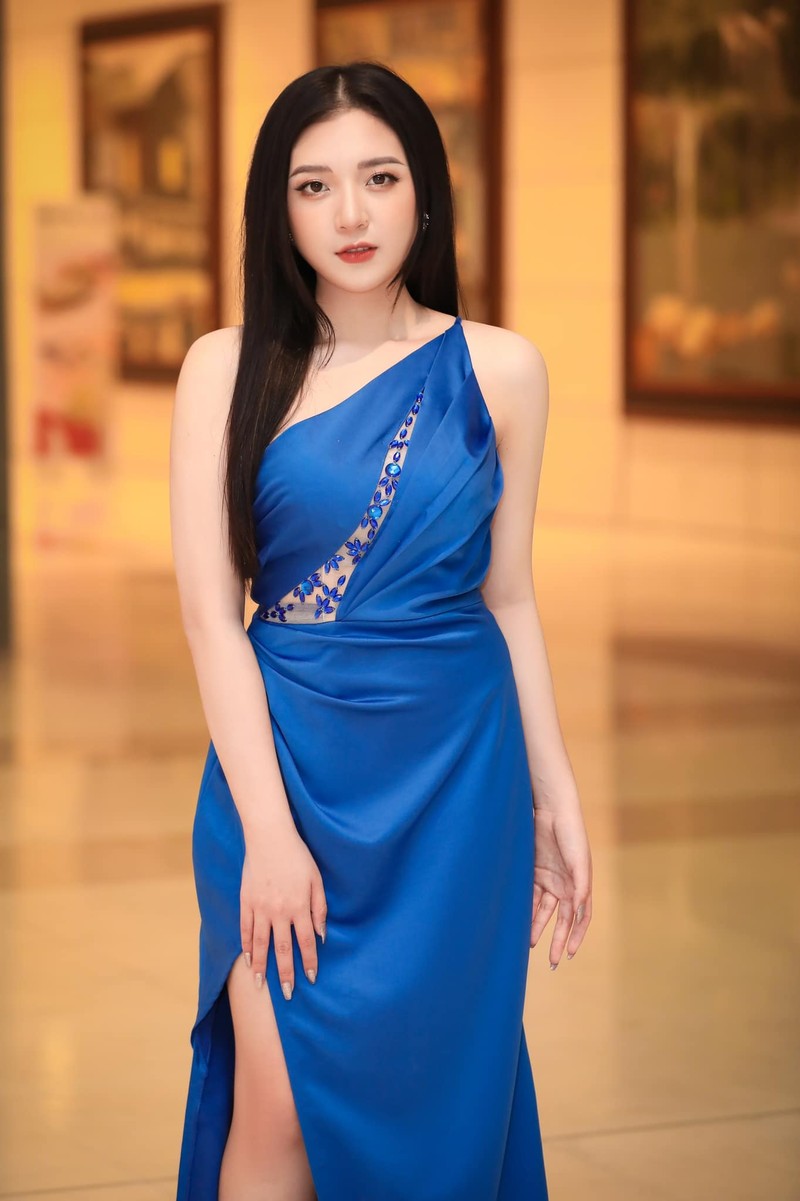 Len song Esports, MC Phuong Thao ghi diem tuyet doi trong mat fan-Hinh-6