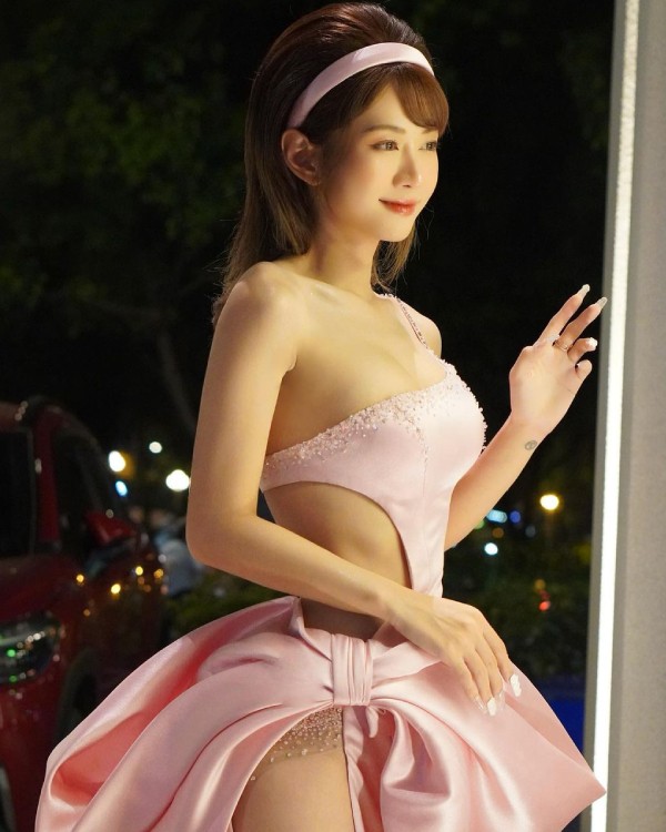 Di catwalk bi che nhu “tac pham trao phung”, Le Bong noi gi?