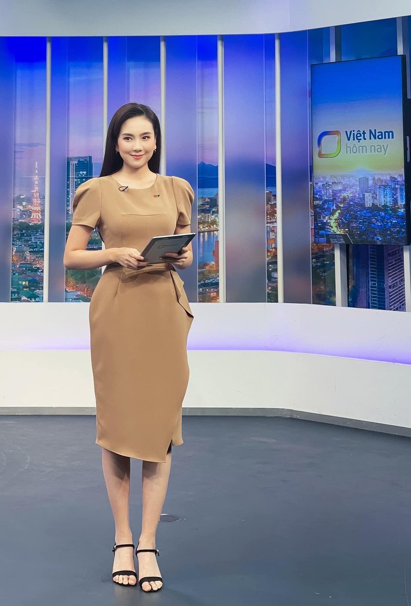 “MC dep nhat VTV” khoe co bung mui goi cam kho roi mat