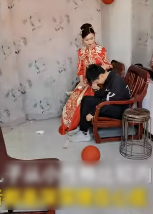 Chi gai lay chong, hanh dong cua em trai lam netizen dong cam-Hinh-4