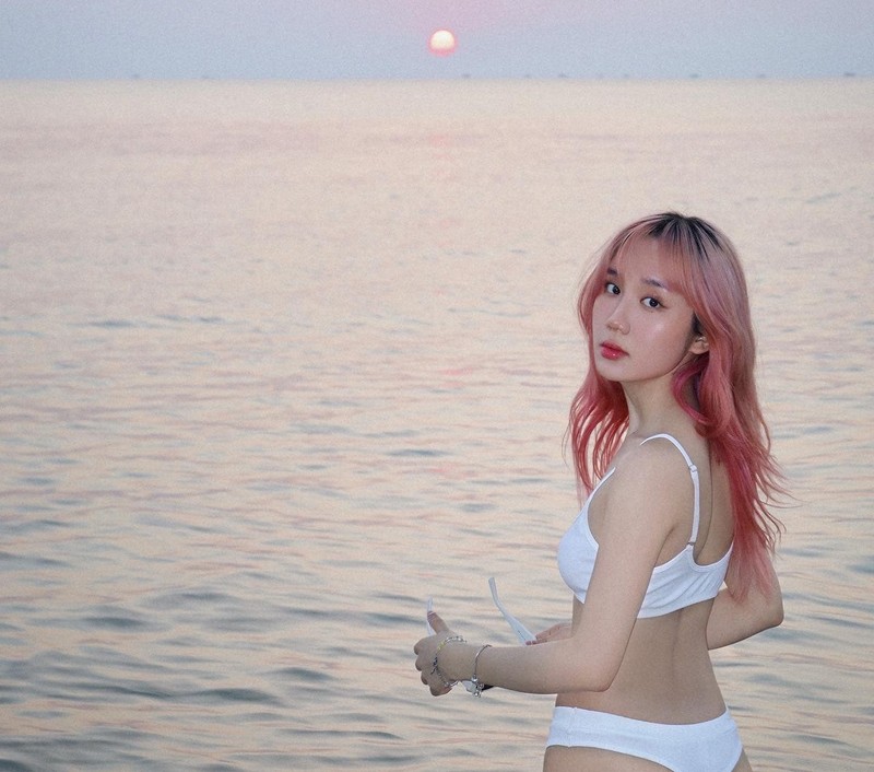 Hot girl Mina Young khoe 3 vong “boc lua” trong bo anh bikini-Hinh-4