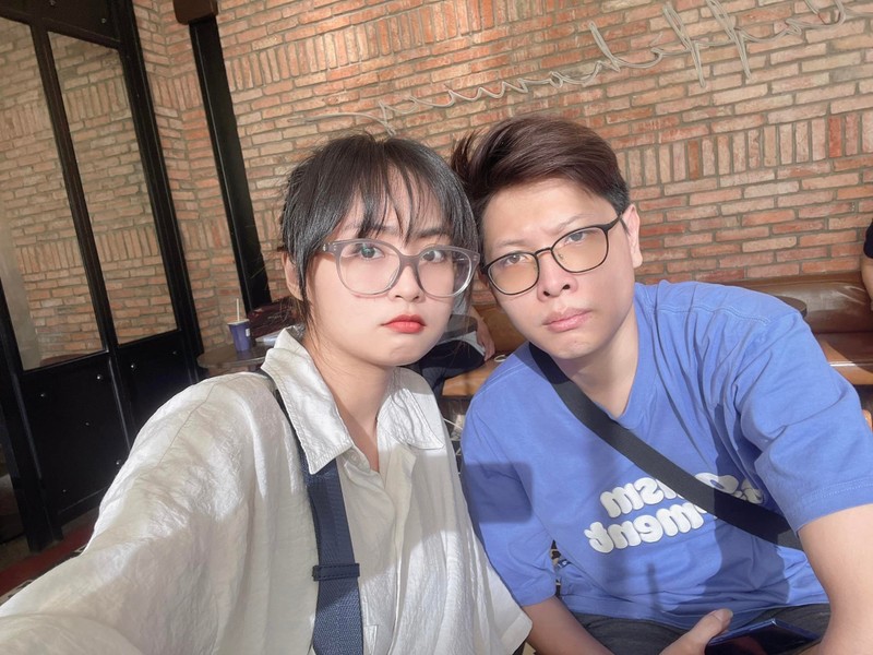 Nu MC lang Esport bat ngo len xe hoa voi nam streamer co tieng-Hinh-5