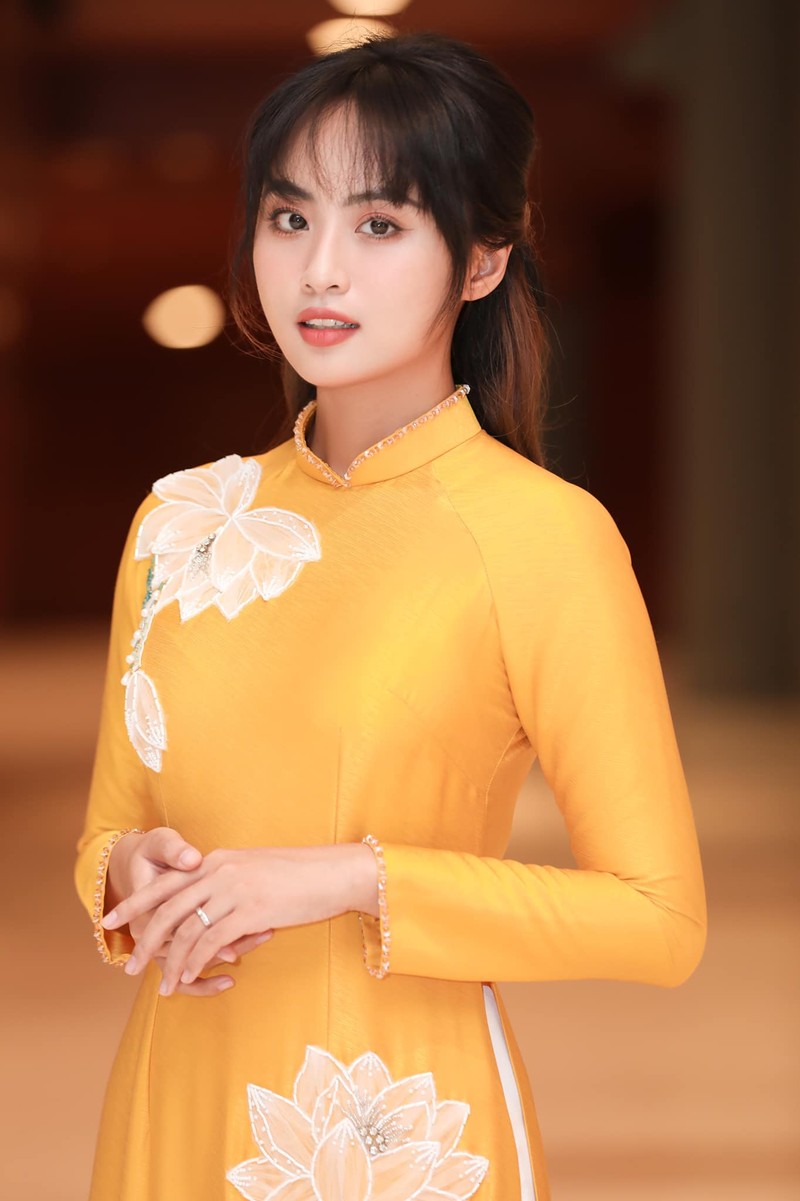 Khoe anh an hoi, hot girl lang Esports chung minh sac voc noi troi-Hinh-7