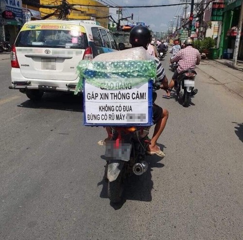 Cuoi nghieng nga voi nhung thong diep hai huoc xuat hien tren duong pho-Hinh-11