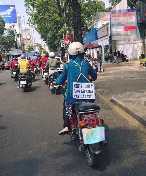 Cuoi nghieng nga voi nhung thong diep hai huoc xuat hien tren duong pho-Hinh-9