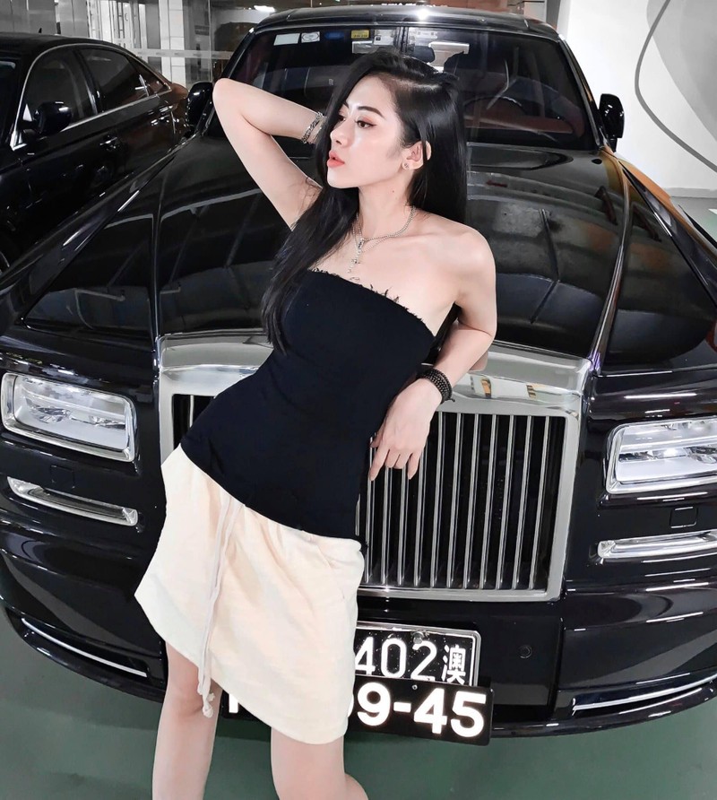 Hot girl Quang Binh cham khoe voc dang ben loat sieu xe dat do-Hinh-6