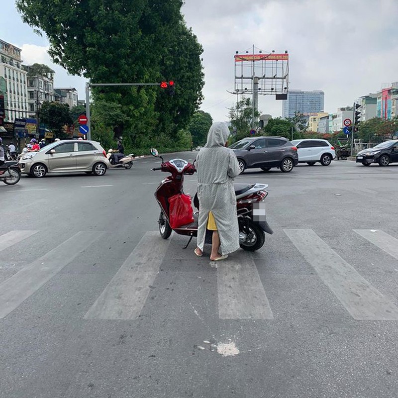 Man dung den do la lung khien nguoi qua duong cuoi nghieng nga-Hinh-9