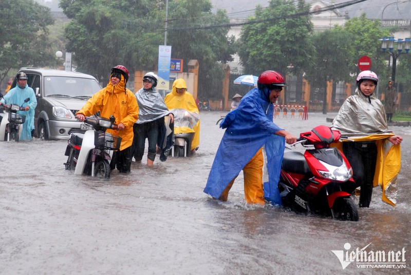 Du bao thoi tiet 29/7: Mien Bac giam nang nong, dem don mua to